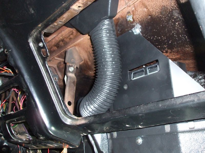 Right defroster duct